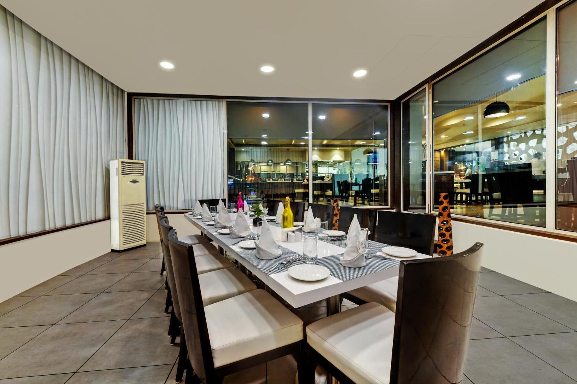 Hotel The Fern Residency Rajkot Exterior foto