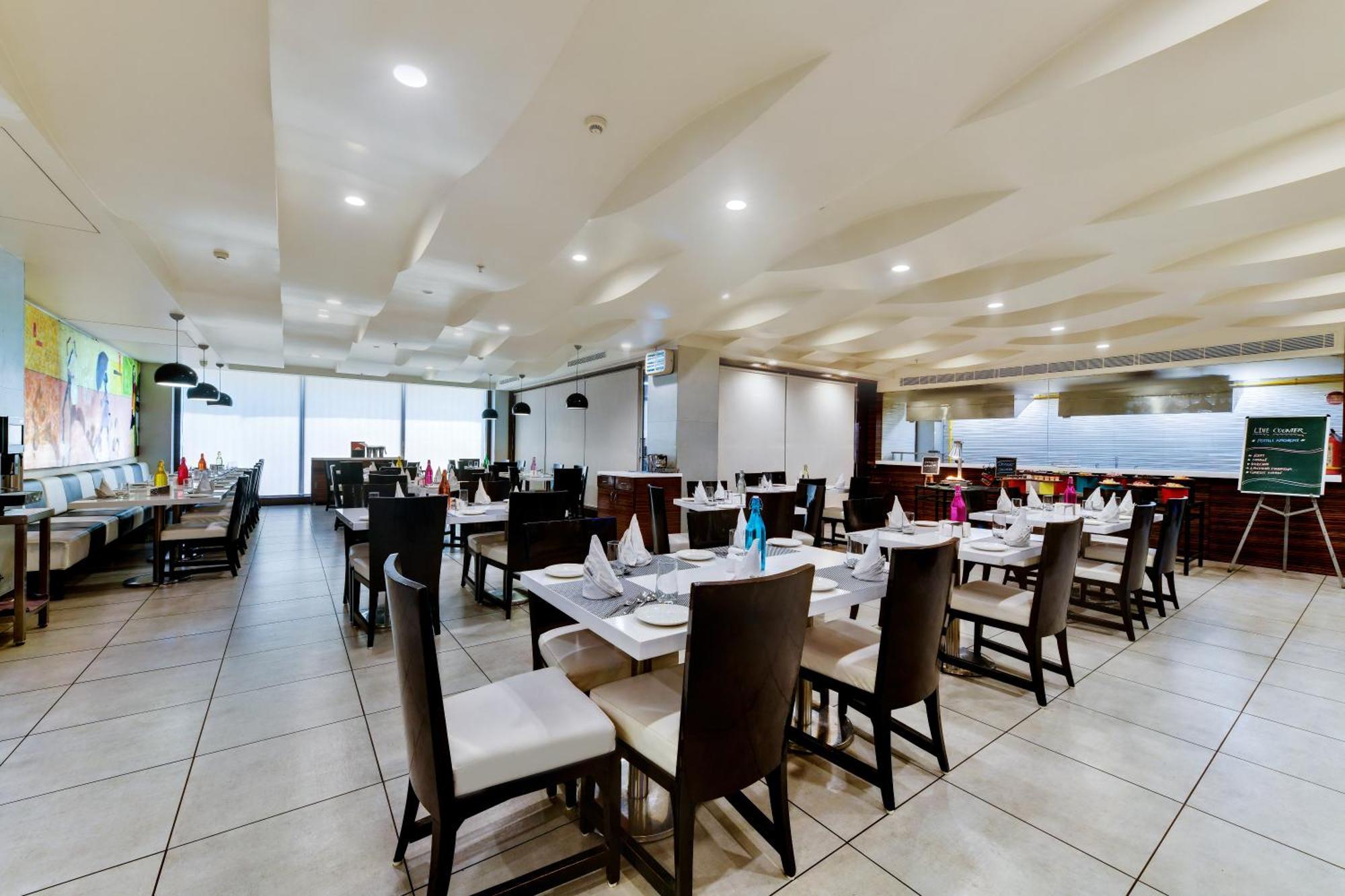 Hotel The Fern Residency Rajkot Exterior foto