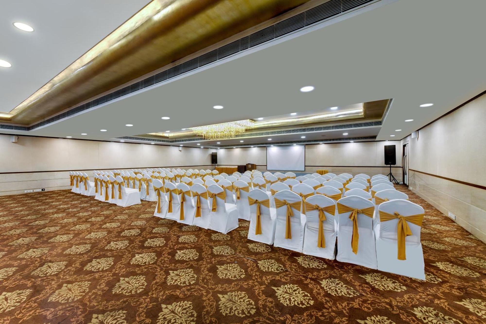Hotel The Fern Residency Rajkot Exterior foto